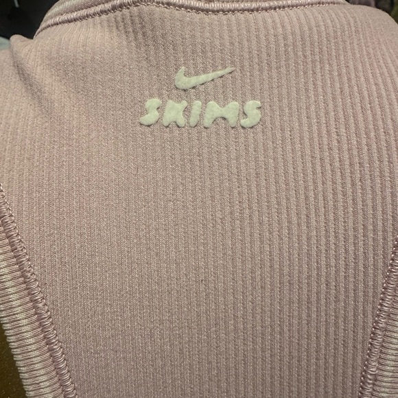 SKIMS Ribbed Halter Bralette - Pink - Picture 5 of 7